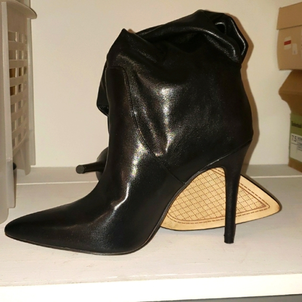Jessica Simpson black boots size 8